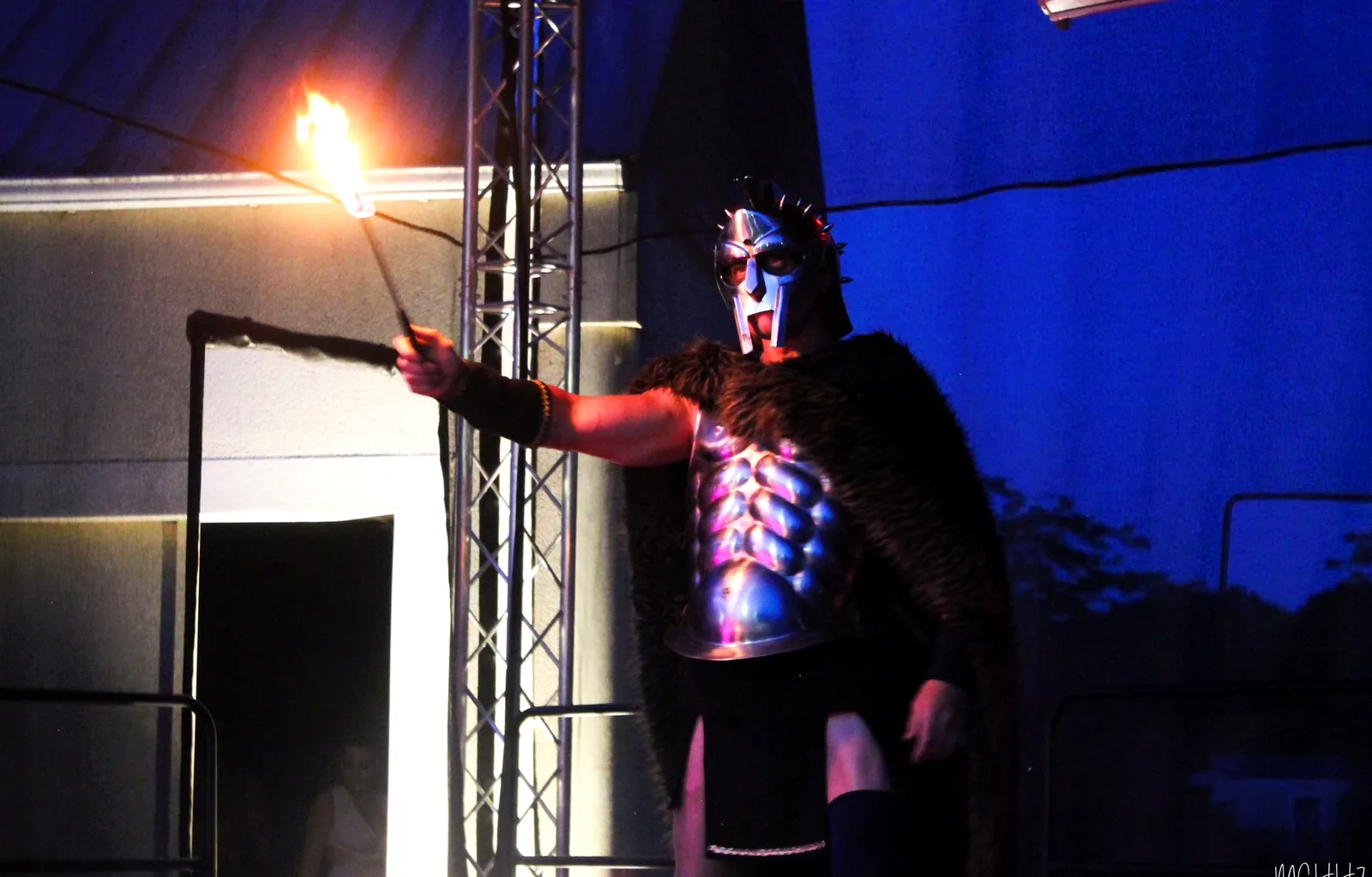 Gladiateur au feu lors d’un spectacle CALL Prod